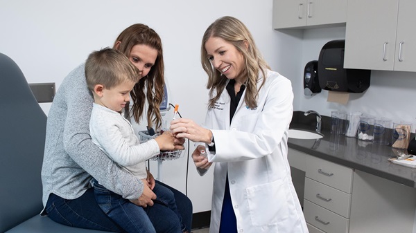 pharmacist treating a patient