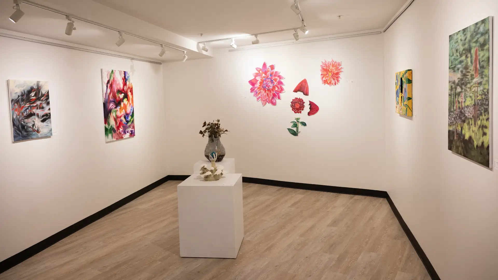 studio art gallery show