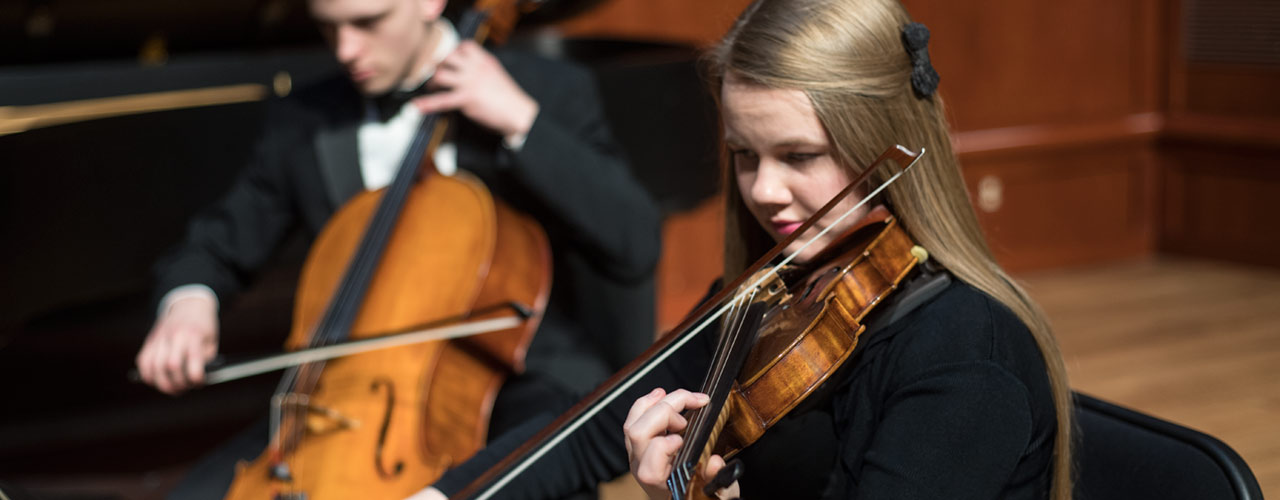 Student participates in orchestra at Cedarville