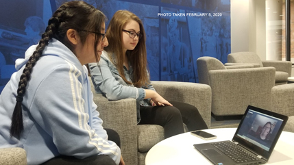 Education majors meet with online mentor