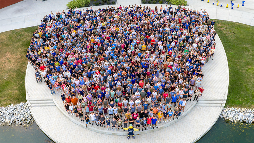 An ariel view of the 2025-26 freshman class at Cedarville University.