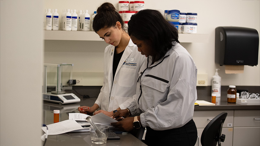 Pharmacy students working in the Cedarville pharmacy lab.