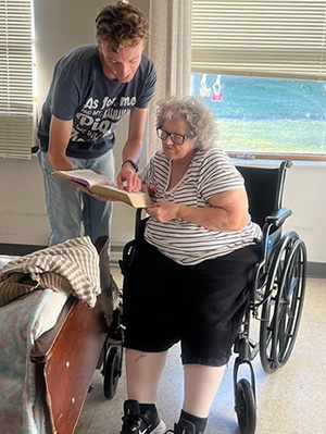 Cedarville student reads Scripture with nursing home resident.