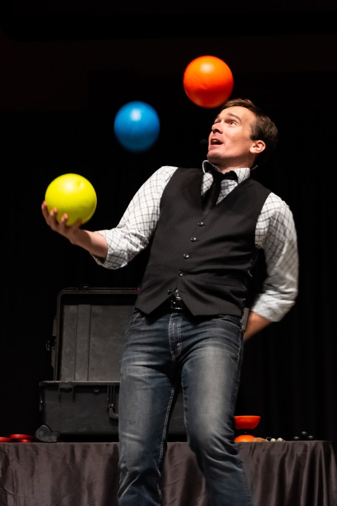 Jesse Joyner juggling balls on stage