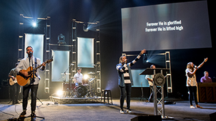 Worship band leads students in chapel