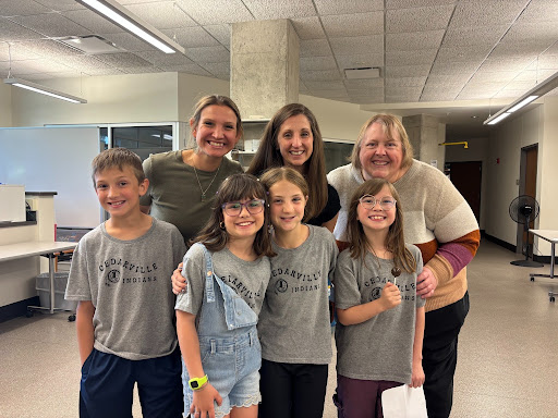 elementary students from Cedar Cliff Local Schools pose with Cedarville University School of Pharmacy staff