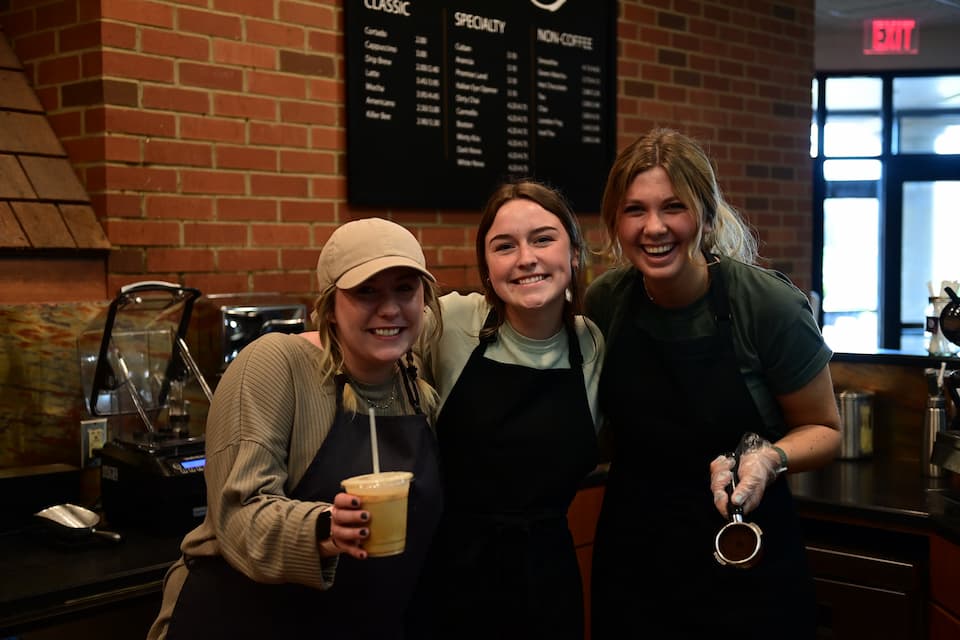 Three girls working at Rinnova, campus coffee shop